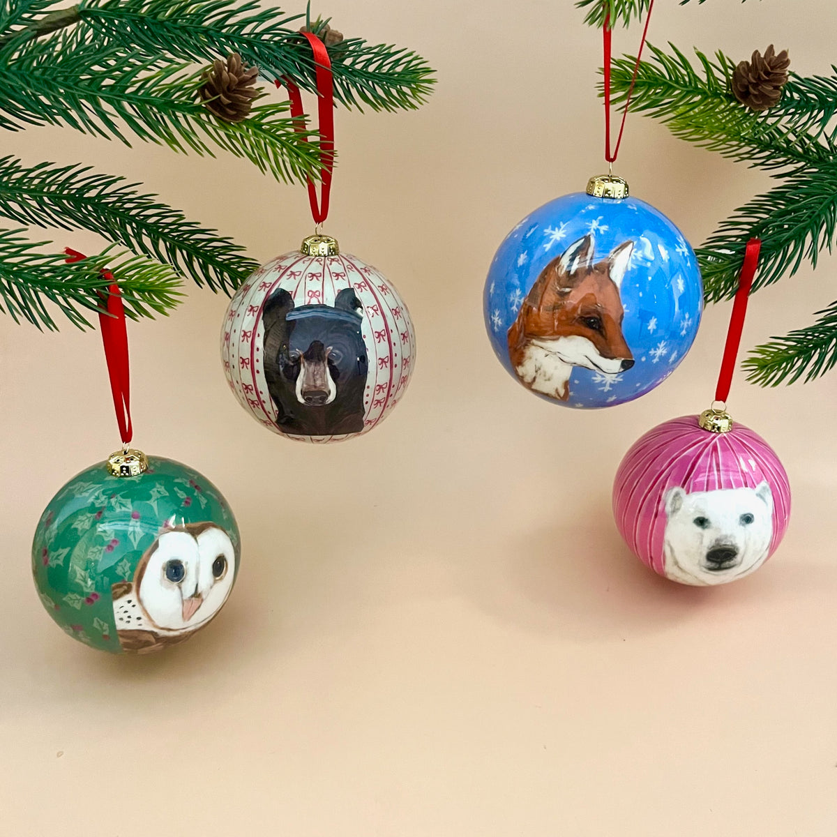 Round Ornament with Holiday Pattern & Animal